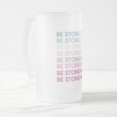 強いモダン女の子のインスピレーションのフレーズ フロストグラスビールジョッキ (正面左)