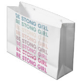 強いモダン女の子のインスピレーションのフレーズ ラージペーパーバッグ (正面アングル)