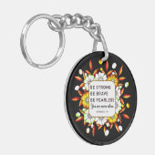 強い勇敢さを恐れない – 聖書の聖句 キーホルダー (正面左)