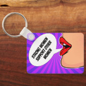 強い女性が互いにフェミニズムの芸術を支えポップ・アートの合う キーホルダー (裏面)