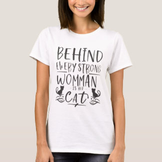 強い女性の後ろには彼女の猫 Tシャツ