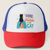 強い女性の背後には彼女の猫がいる キャップ (正面)