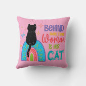 強い女性の背後には彼女の猫がいる クッション (裏面)