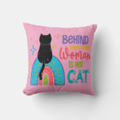 強い女性の背後には彼女の猫がいる クッション (正面)
