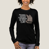 強い女性の背後には猫がいる 面白い引用 トライブレンドＴシャツ (正面)