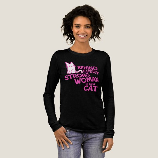 強い女性の背後には猫がいる 面白い引用 トライブレンドＴシャツ (正面全体)