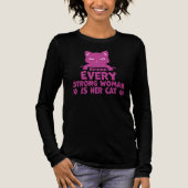 強い女性の背後には猫がいる 面白い引用 トライブレンドＴシャツ (正面)