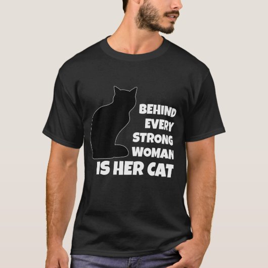 強い女性の背後には猫がいる Tシャツ (正面)