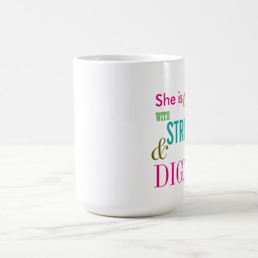 強い尊厳のバイブル聖句の女の感動的子 コーヒーマグカップ (中央)