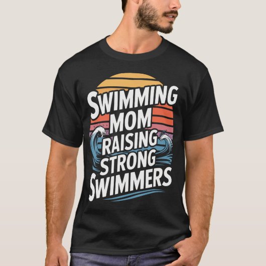 強い水泳選手を育てるスイミングママ 水泳チーム Tシャツ (正面)