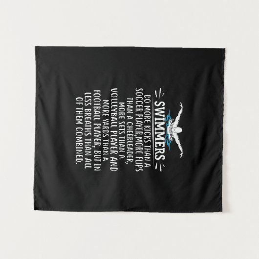 強い泳ぐ人が水泳で贈り物を男性へ女性 タペストリー (正面(横))