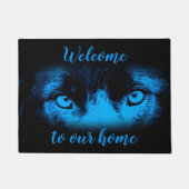 強い犬の目を青い歓迎 ドアマット (正面)