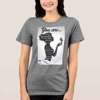 強い美しい女性のシルエット タイポグラフィ トライブレンドTシャツ