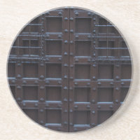 強い茶色の鉄のドア