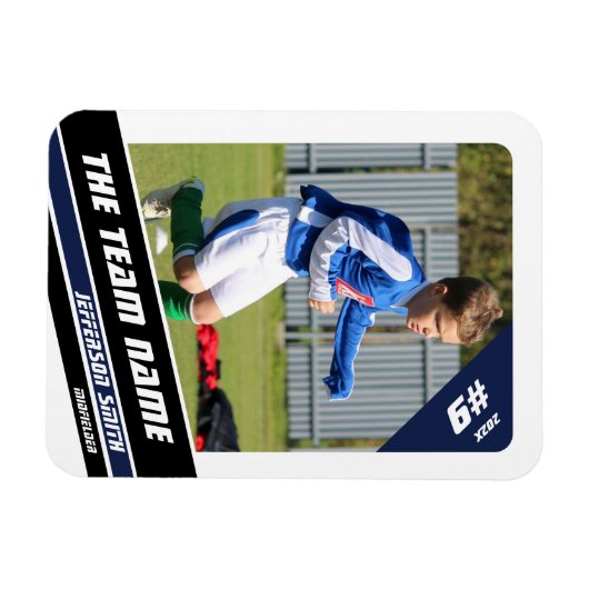 強い青の白でサッカー選手のトレーディングカード マグネット (横)