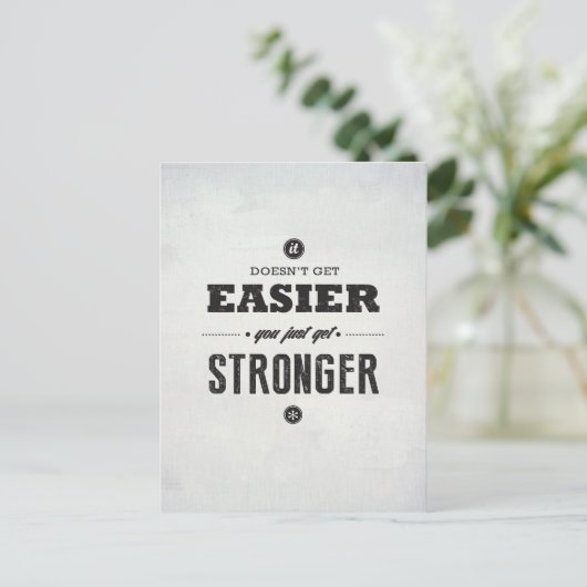 強くなる – はがき感動的 ポストカード (スタンド正面)