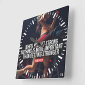 強くなる – 女性のトレーニング やる気を起こさせる スクエア壁時計 (傾斜)