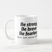 強く勇敢になれ決して一人ではない コーヒーマグカップ (左)