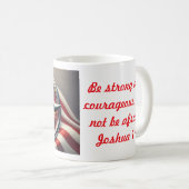 強く勇敢になれ。剣を鍛造する。 コーヒーマグカップ (正面右)