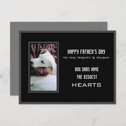 強力でキノコの犬のパパかわいい白い子犬を抱く ポストカード (正面/裏面)