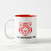 強力なタイガー顔レッドイメージおもしろい引用文 ツートーンマグカップ (左)