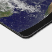 強力な冬の嵐を示す完全な地球。 デスクマット (コーナー)