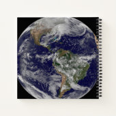 強力な冬の嵐を示す完全な地球。 ノートブック (裏面)