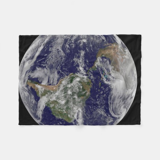 強力な冬の嵐を示す完全な地球。 フリースブランケット (正面(横))