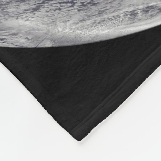 強力な冬の嵐を示す完全な地球。 フリースブランケット (角)