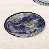 強力な冬の嵐を示す完全な地球。 ラウンドペーパーコースター (アングル)