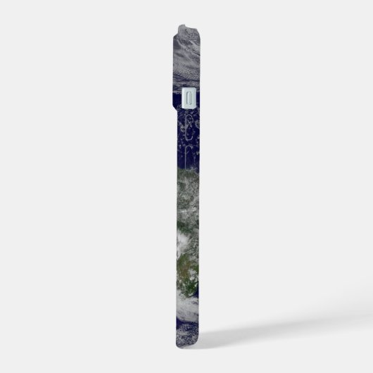 強力な冬の嵐を示す完全な地球。 iPhone 15ケース (左側面)