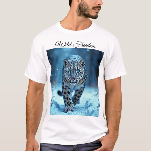 強力な捕食者の雪の荒野の寒い美しい Tシャツ (正面)