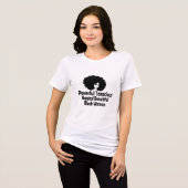 強力な粘り強い魔法の美しい黒人女性 トライブレンドTシャツ (正面全面)