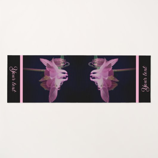 強烈なピンクのオダマキ(植物)のパーソナライズされた花 ヨガマット (正面(横))