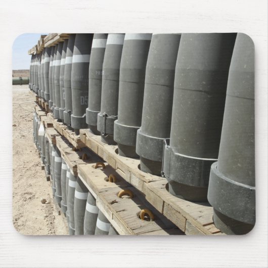 弾薬の列が積み重ねられ、先に持ち上げられる マウスパッド (正面)