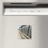 弾薬の列が積み重ねられ、先に持ち上げられる マグネット (インサイチュ (食洗機))