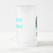 弾道Bruiserzによって曇らされるマグ フロストグラスビールジョッキ (中央)