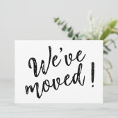 当店は移転しました。モダンな手書きのフォントでお伝えします 案内状 (スタンド正面)