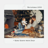 当時のミニマルなクリスマスには4人の家族がいた メタルオーナメント (正面)