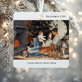 当時のミニマルなクリスマスには4人の家族がいた メタルオーナメント