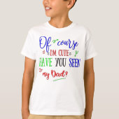 当然私はかわいいです、持っていますおもしろいな私のパパ見られる Tシャツ (正面)