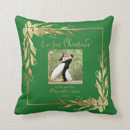 当社の初めてのクリスマスフォト金ゴールドリースオングリーン クッション