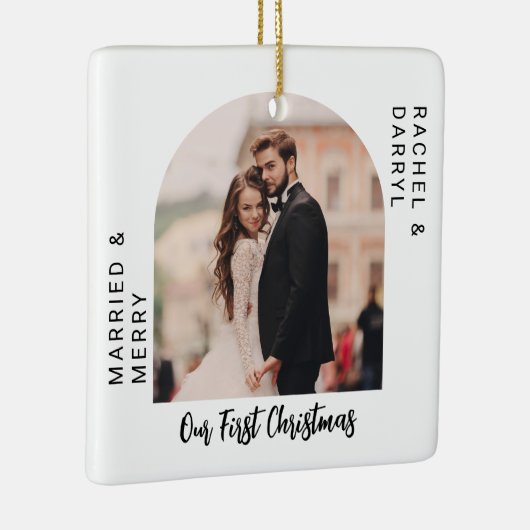 当社の初めてのクリスマスミニマルフォトスクリプ結婚したト セラミックオーナメント (右)