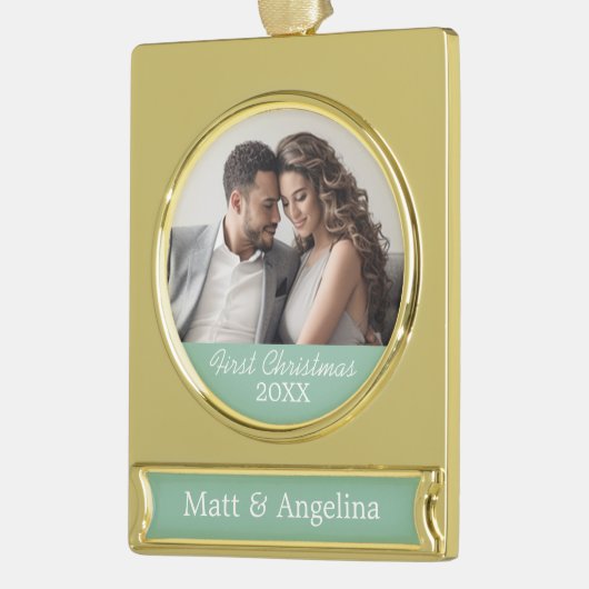 当社の初めてのクリスマス写真結婚-'または婚約 ゴールドプレートバナーオーナメント (左)