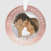 当社の初めてのクリスマス婚約したスクリプトバラ金ゴールド写真 オーナメント (正面)