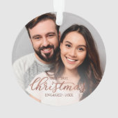 当社の初めてのクリスマス婚約したバラ金ゴールドスクリプト オーナメント (裏面)