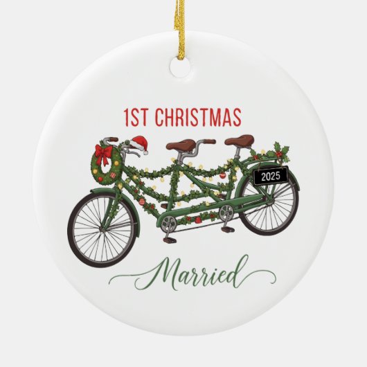 当社の初めてのクリスマス結婚した2025 | かわいいタンデム セラミックオーナメント (裏面)