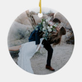 当社の初めてのクリスマス結婚の写真オーナメント セラミックオーナメント (裏面)