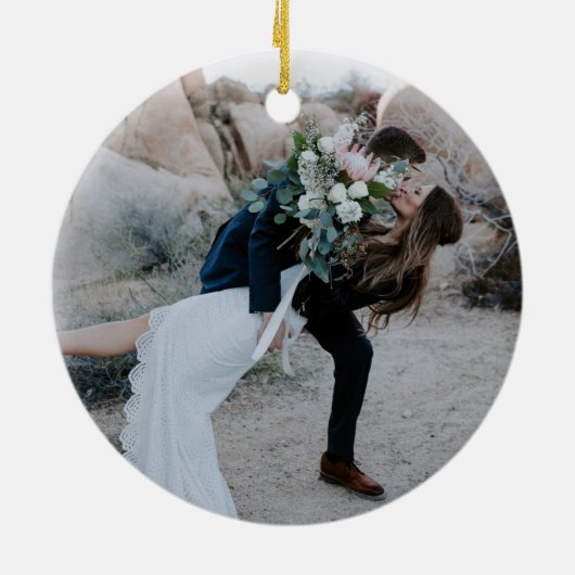 当社の初めてのクリスマス結婚の写真オーナメント セラミックオーナメント (裏面)