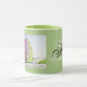 彩色に雪が降る現代の水彩画 マグカップ (中央)